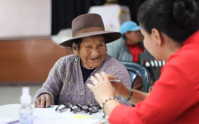 Más de 300 adultos mayores de Pensión 65 acceden a lentes gratuitos en campaña de salud ocular en Cusco